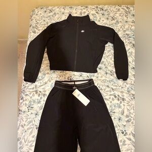 ALO Yoga Women's Black Pants & Cropped Active wear zipper sweater Size Medium